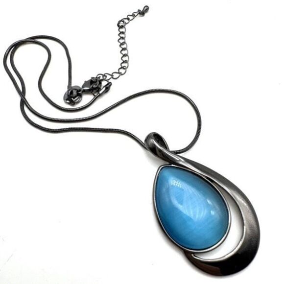 NWOT Lia Sophia Stunning Blue  Gunmetal Pendant Necklace Statement Rope chain - Picture 3 of 9